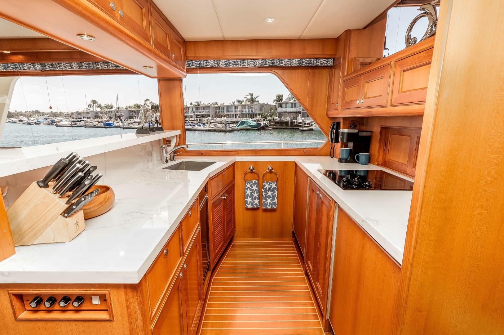 2005 Offshore Yachts Pilothouse