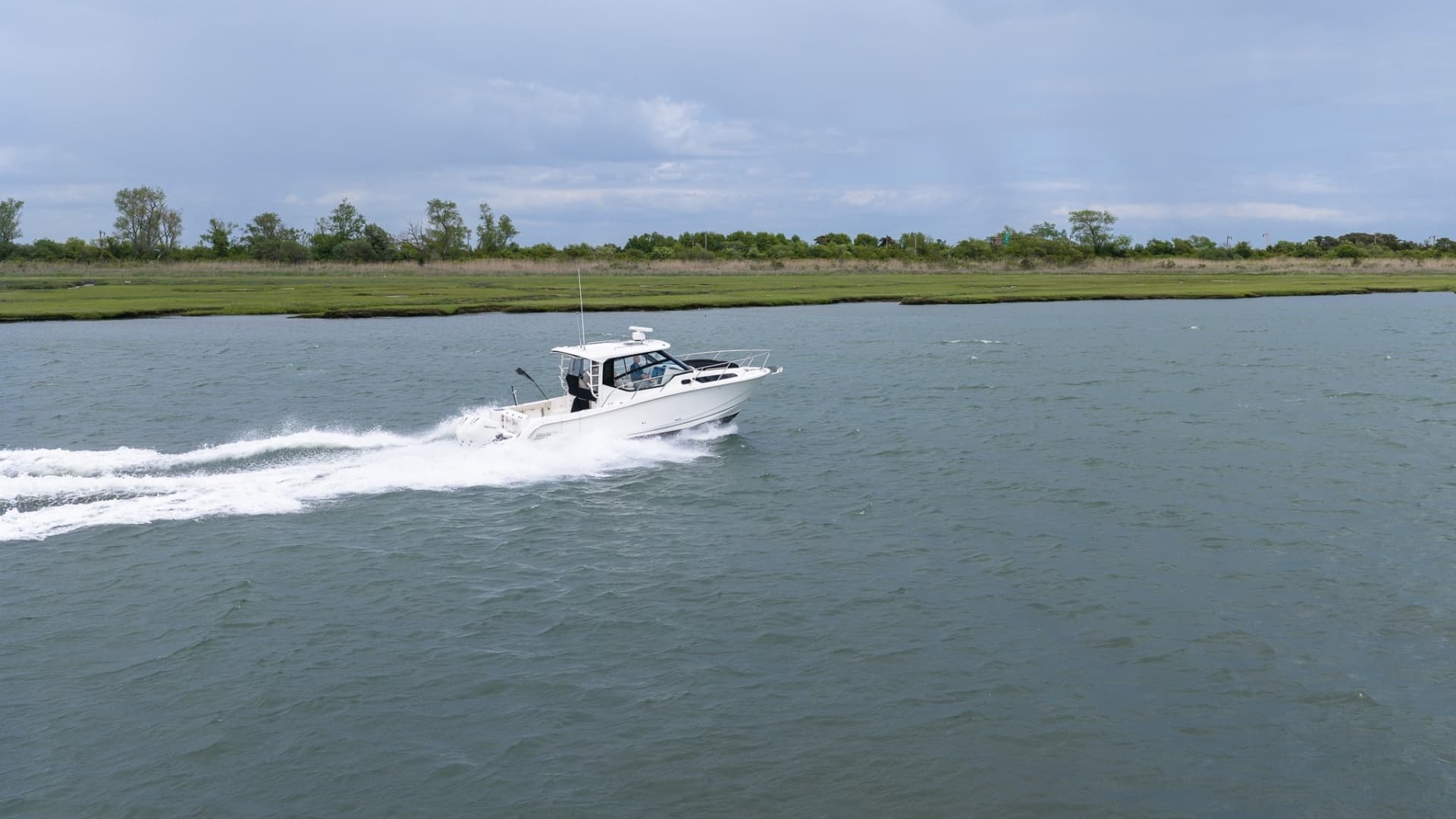 2020 Boston Whaler 325 Conquest