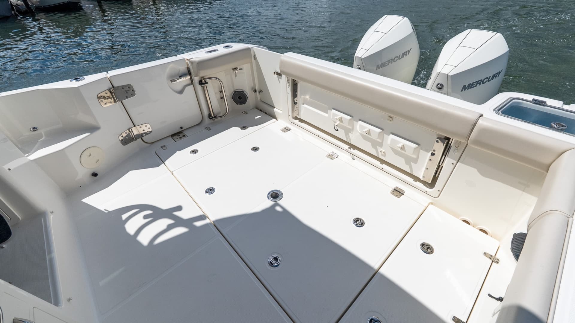 2020 Boston Whaler 325 Conquest