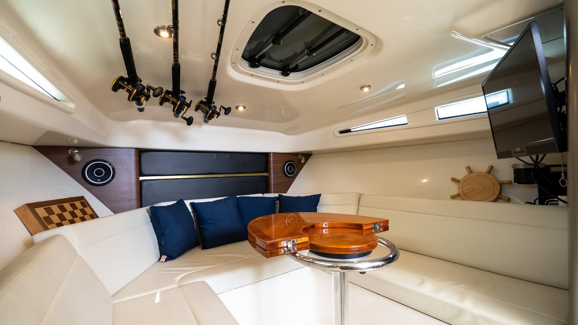 2020 Boston Whaler 325 Conquest