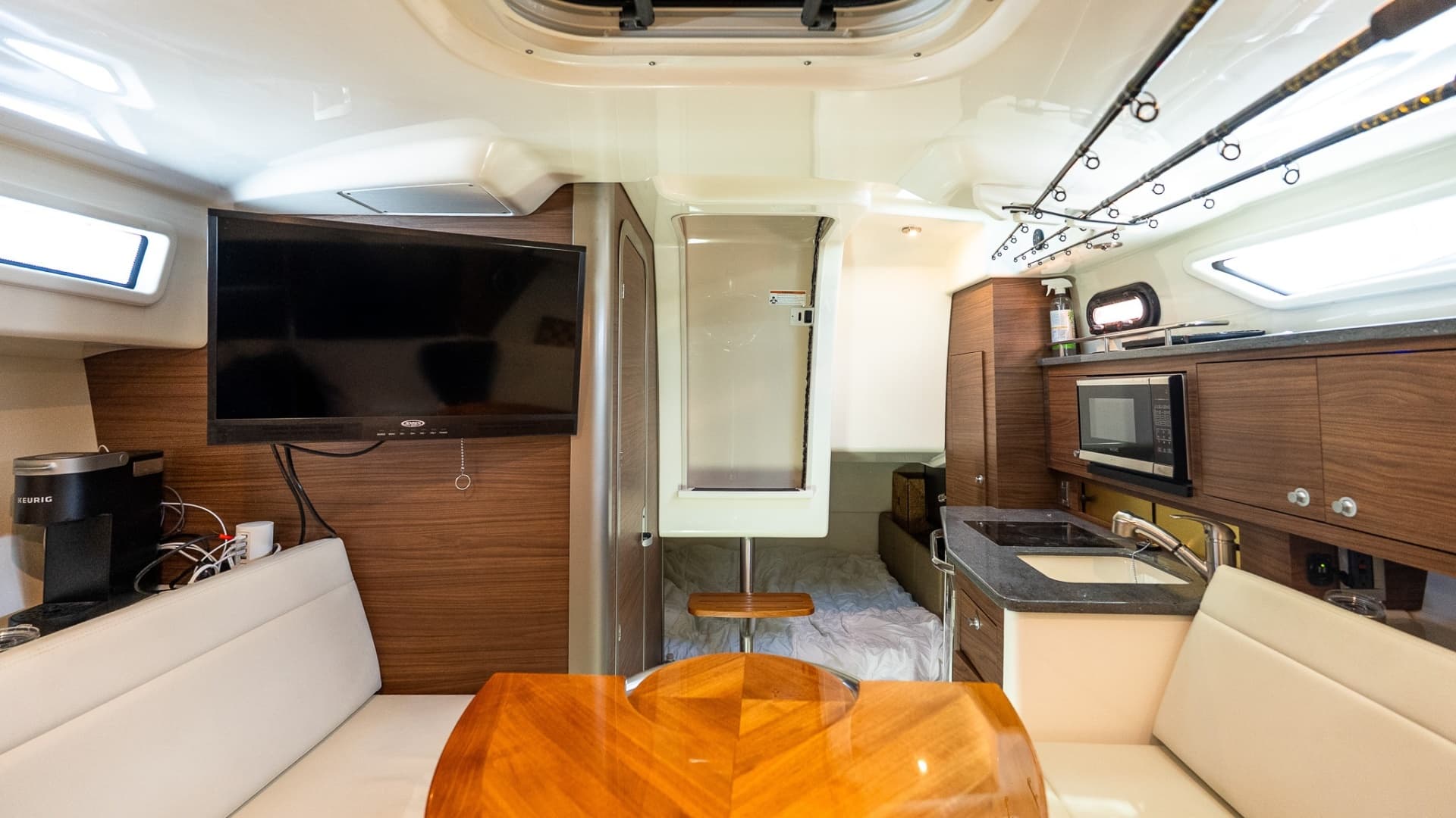 2020 Boston Whaler 325 Conquest