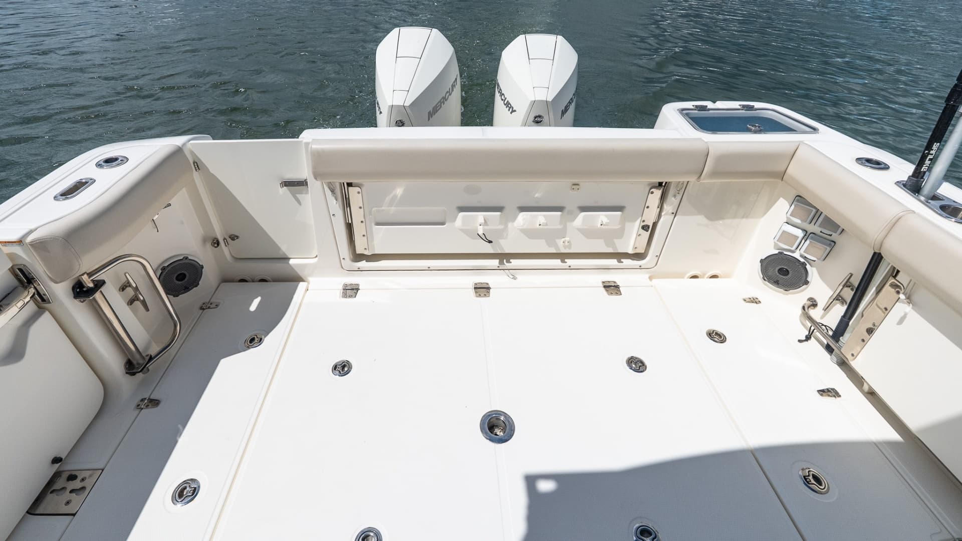 2020 Boston Whaler 325 Conquest