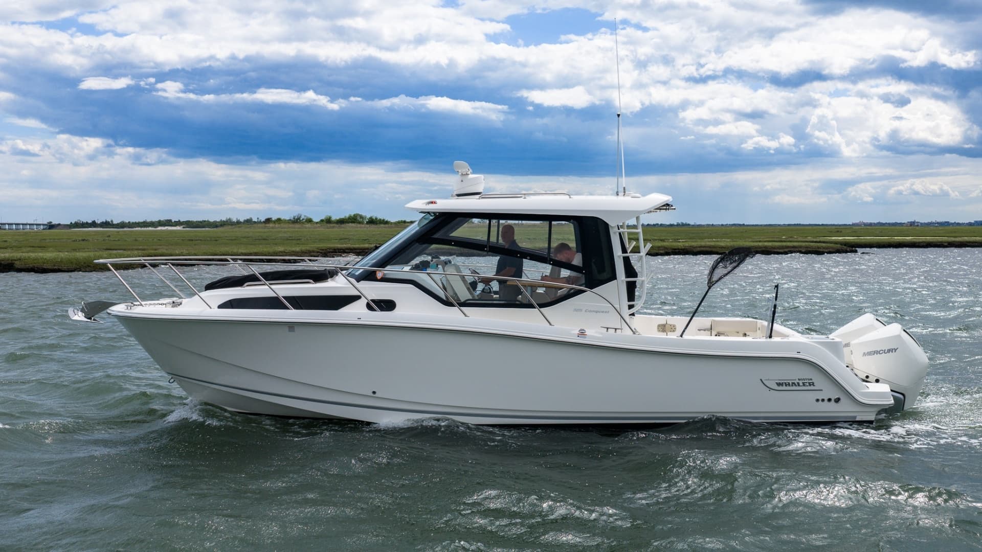 2020 Boston Whaler 325 Conquest
