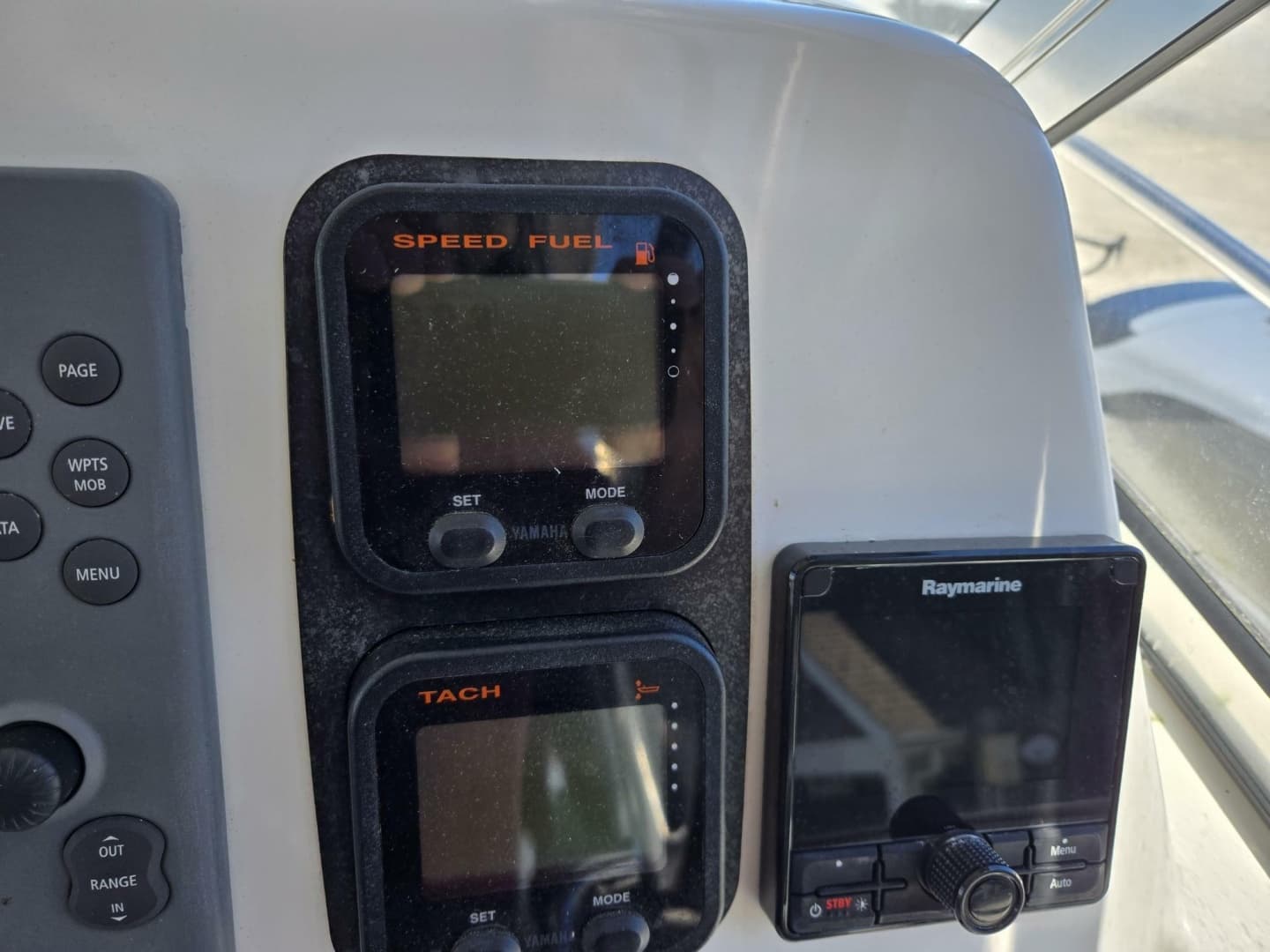 2009 Century 2400 Walkaround
