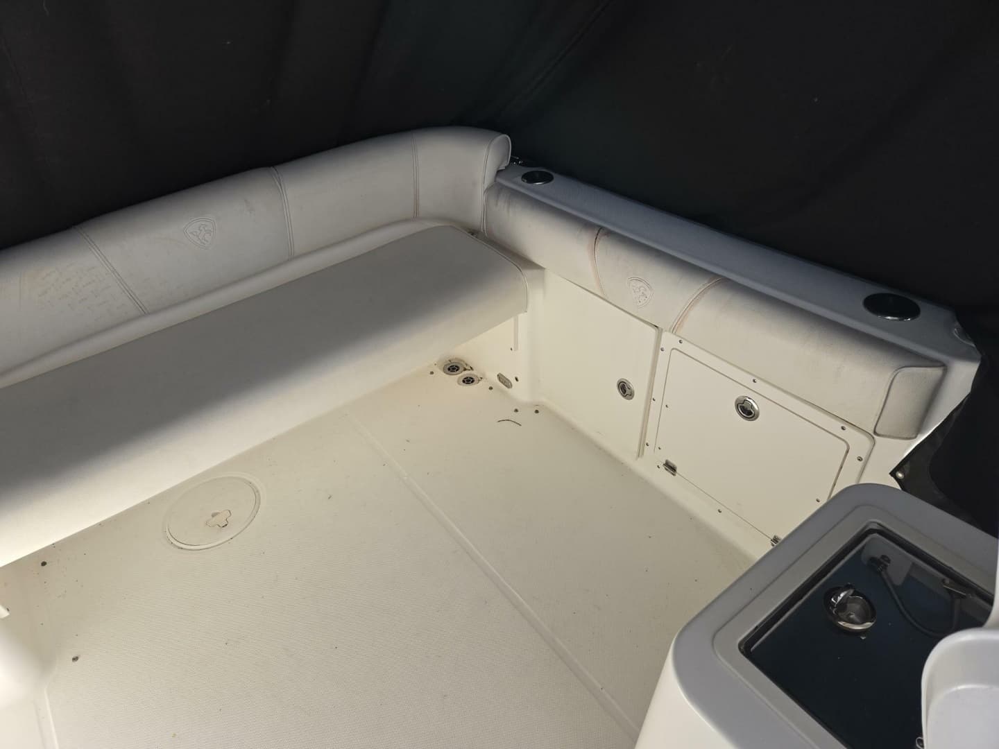 2009 Century 2400 Walkaround