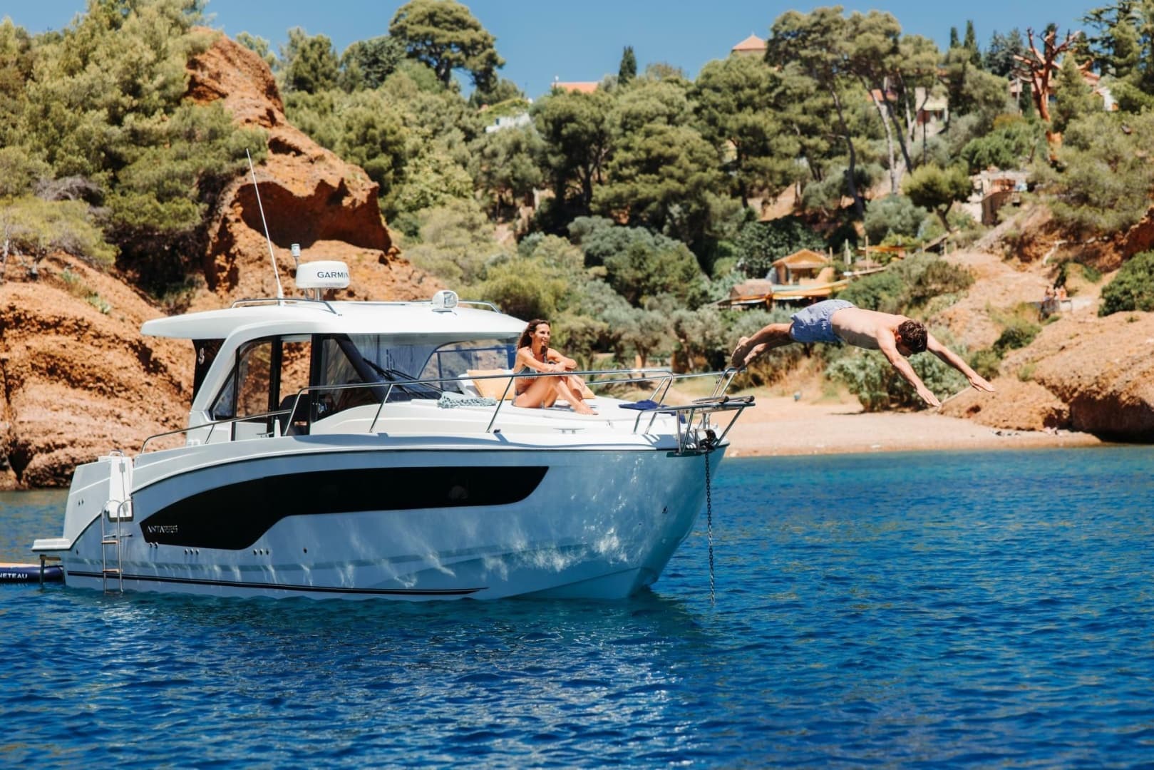 2027 Beneteau Antares 9
