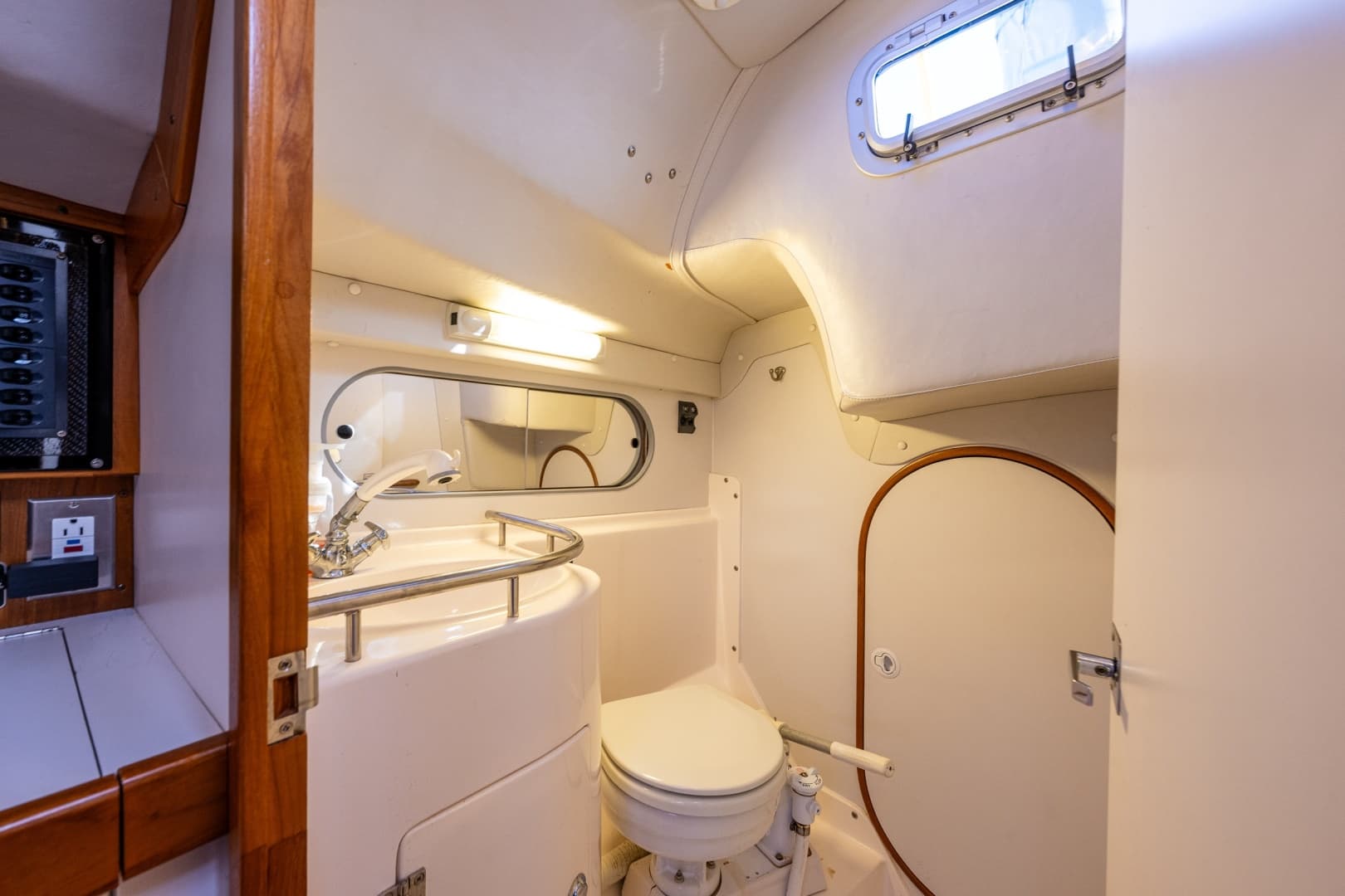 2007 J Boats 124