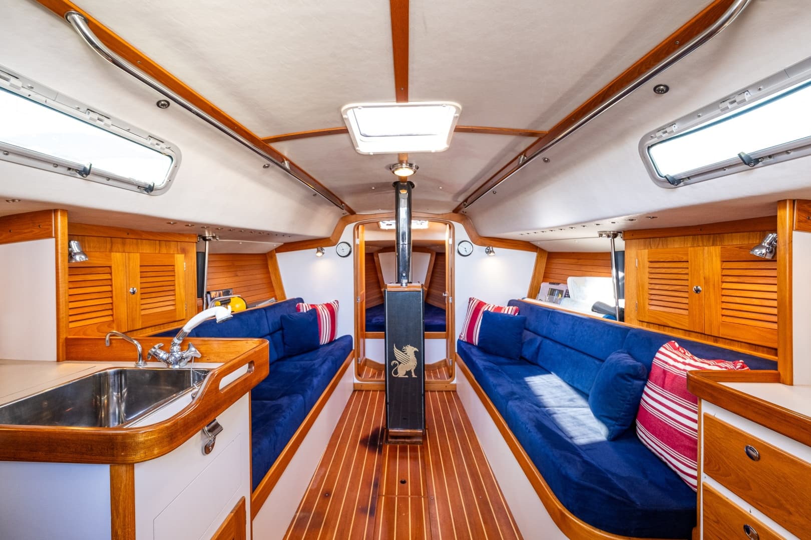 2007 J Boats 124