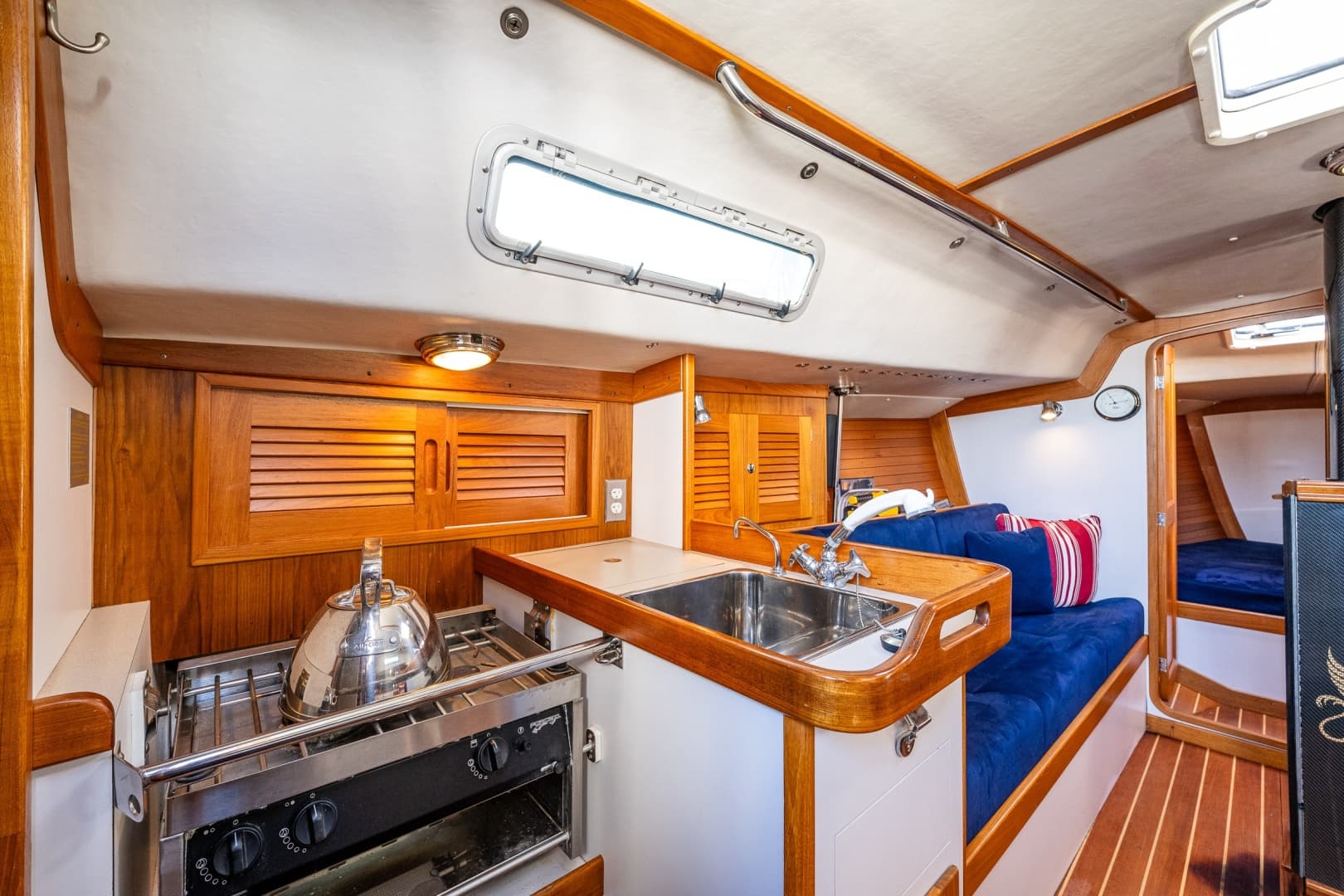 2007 J Boats 124
