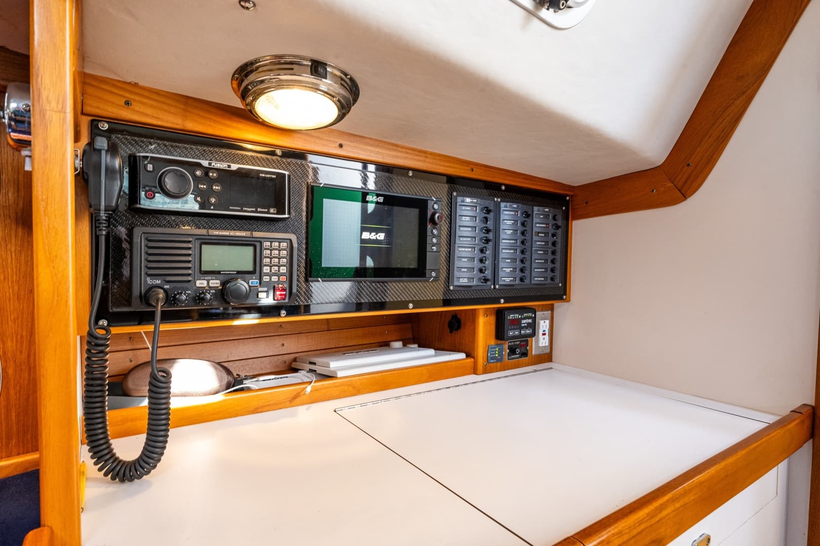 2007 J Boats 124