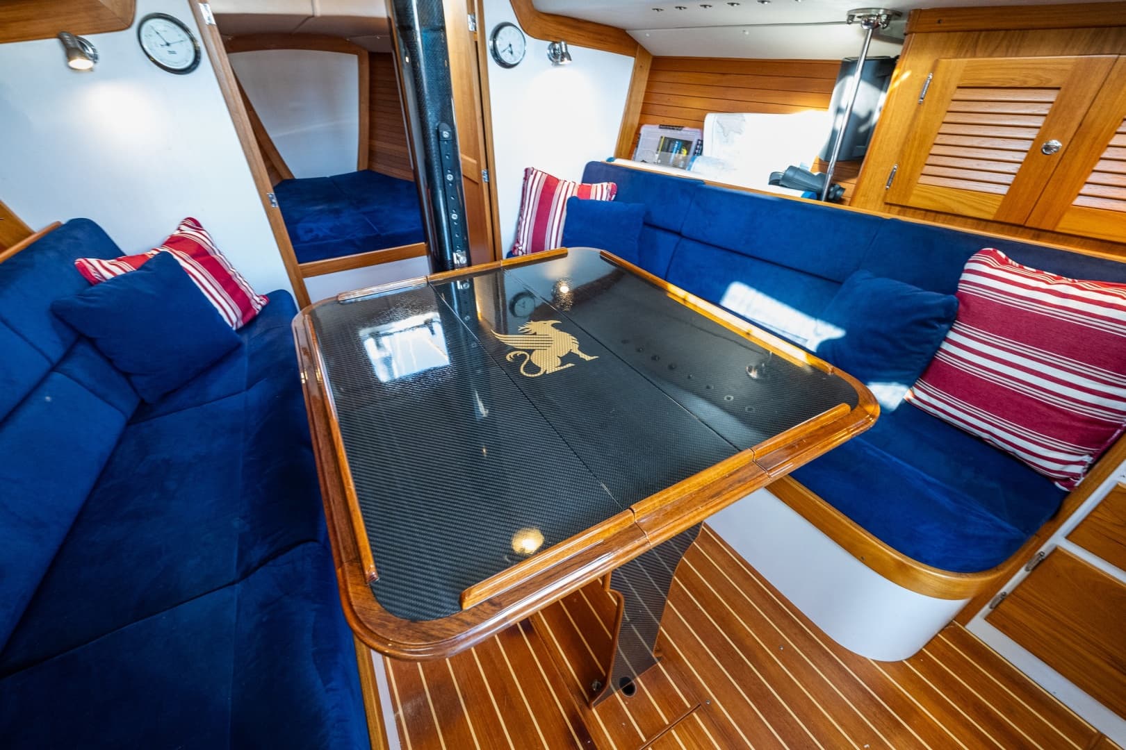 2007 J Boats 124