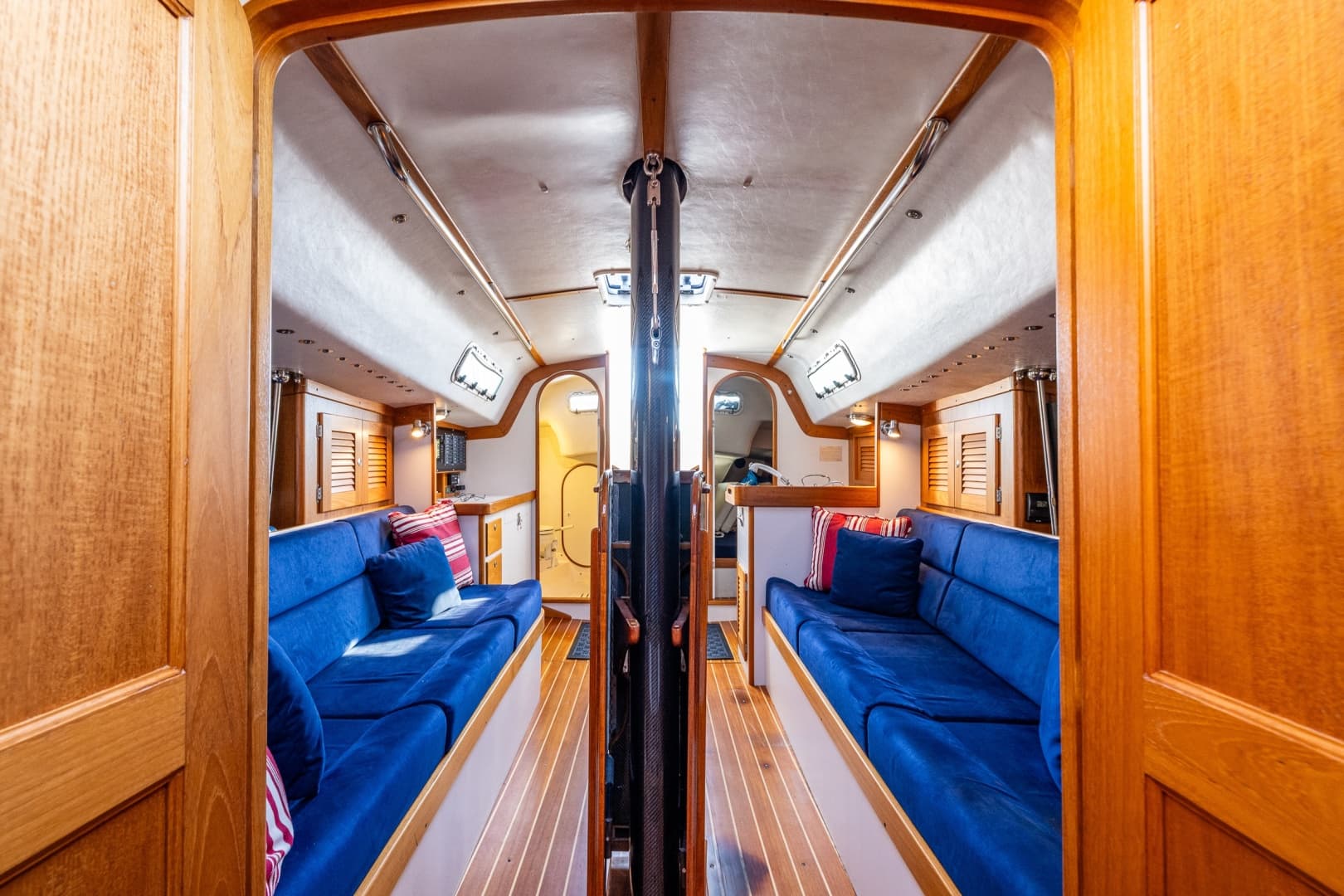 2007 J Boats 124