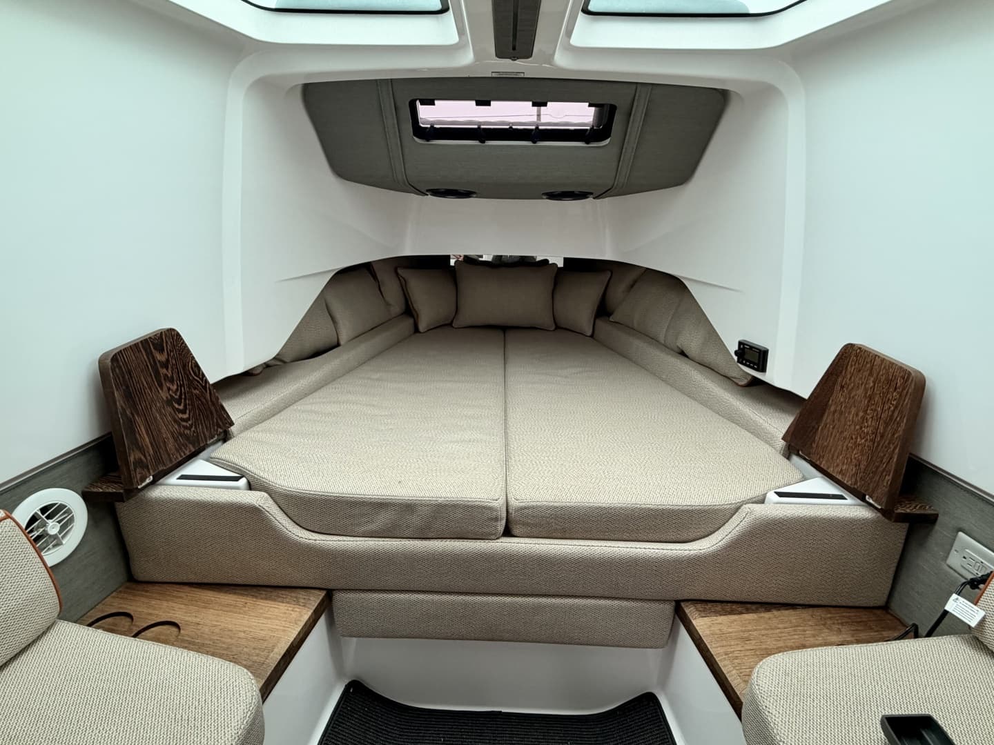 2021 Axopar 37 XC Cross Cabin
