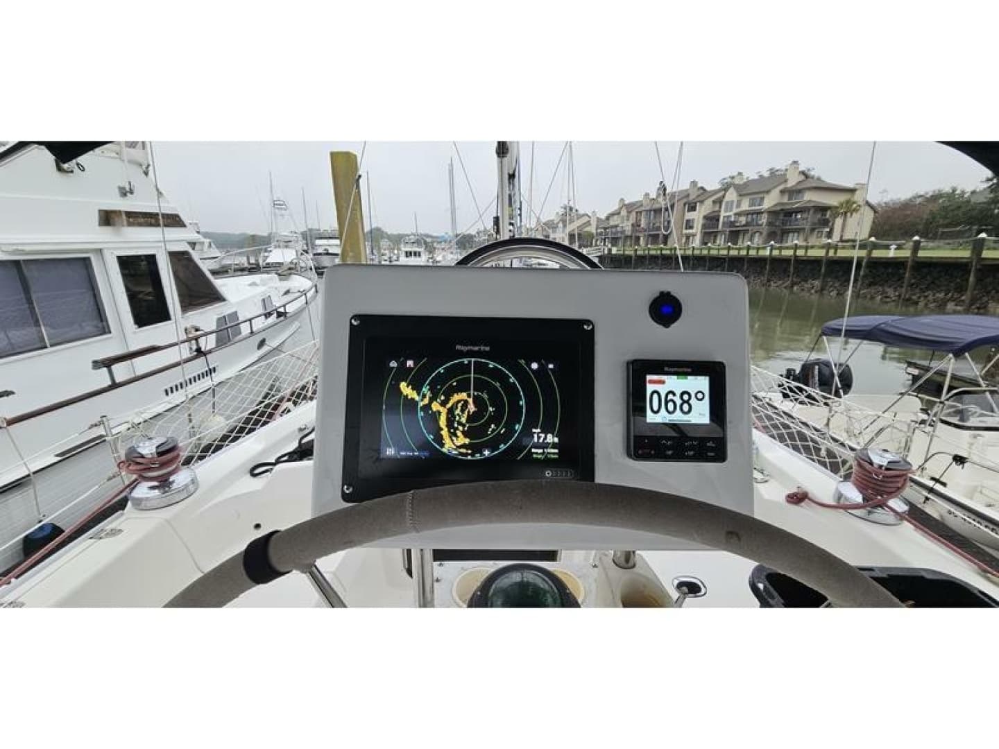 Center cockpit helm
