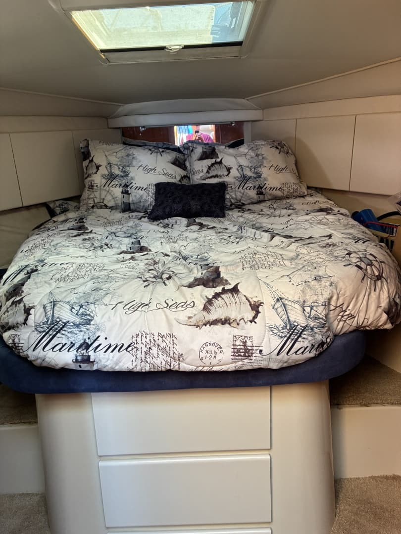 1995 Carver 370 Voyager