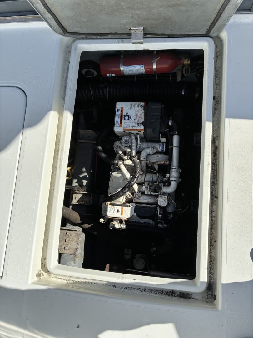 1995 Carver 370 Voyager
