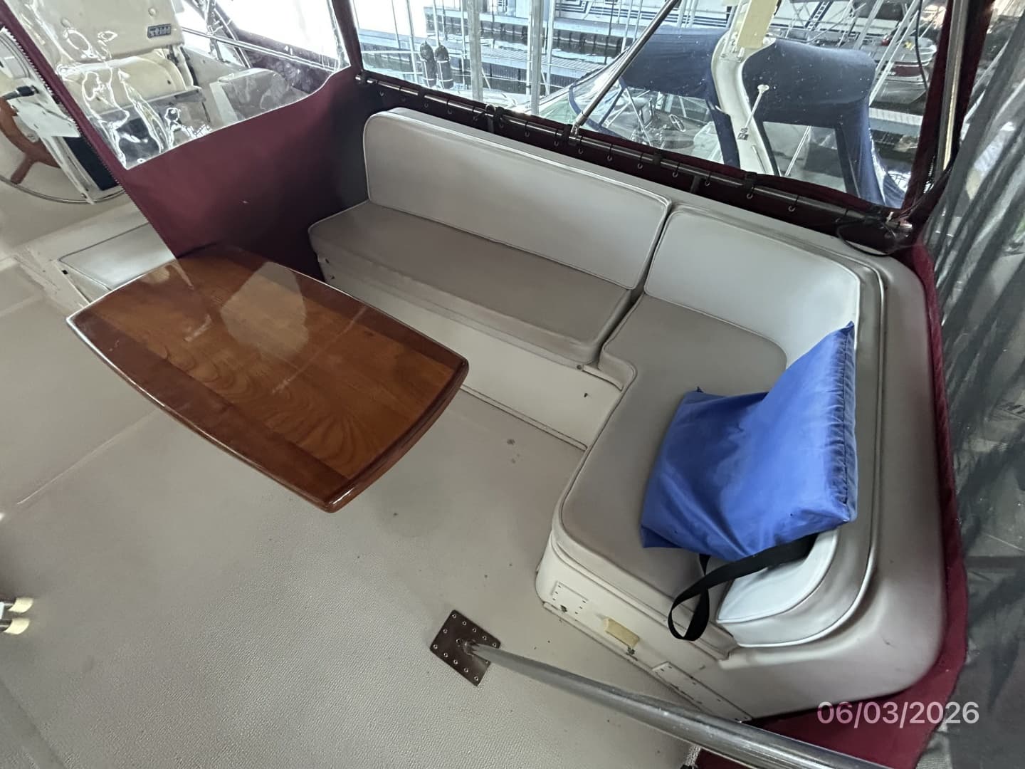 46' Grand Banks flybridge starboard aft seating1