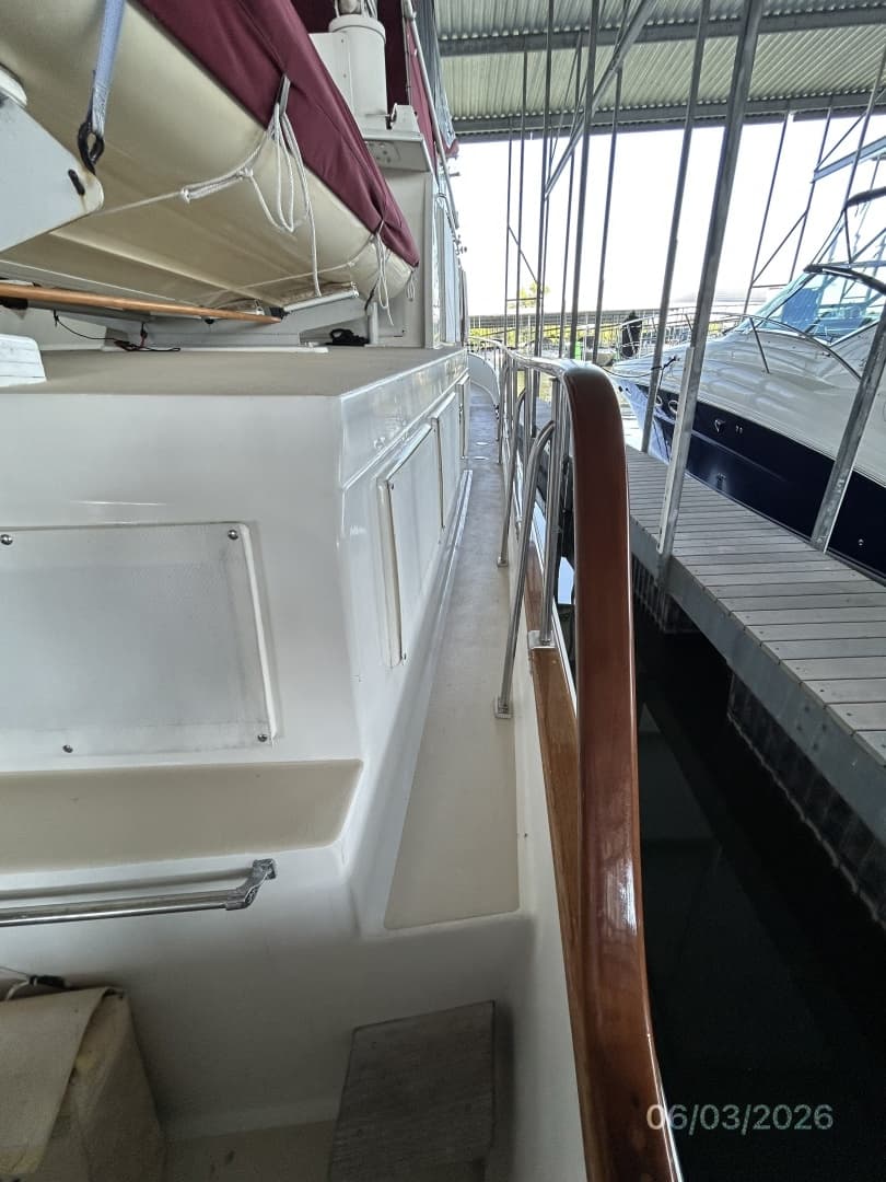 46' Grand Banks starboard side deck2
