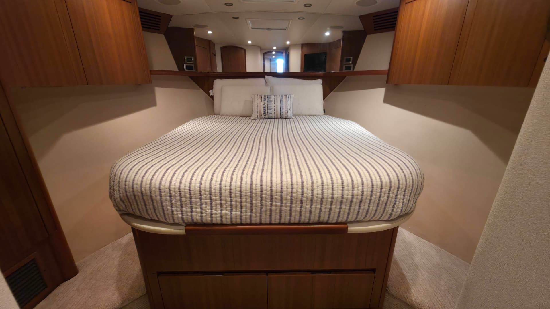 2010 Viking 64' Sportfish Convertible