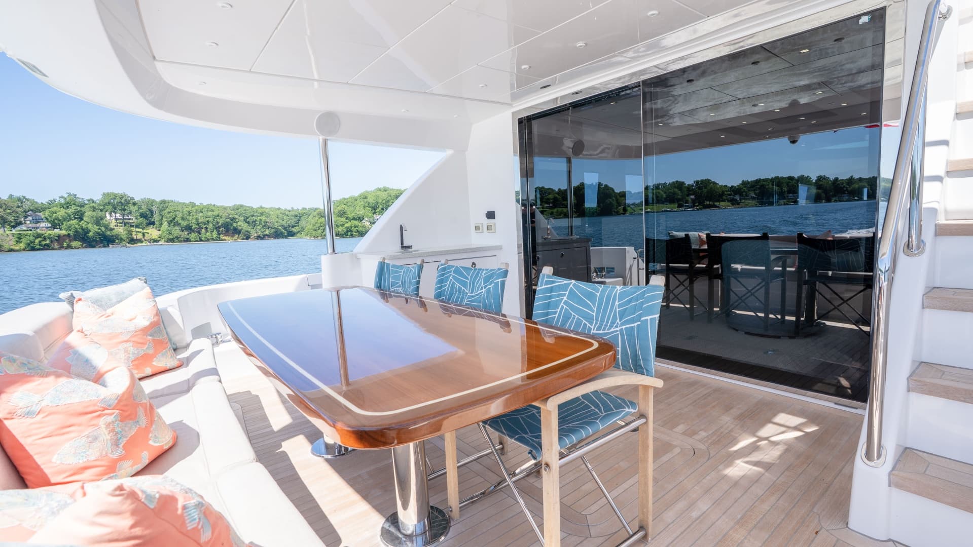 2021 Hatteras M75 Panacera