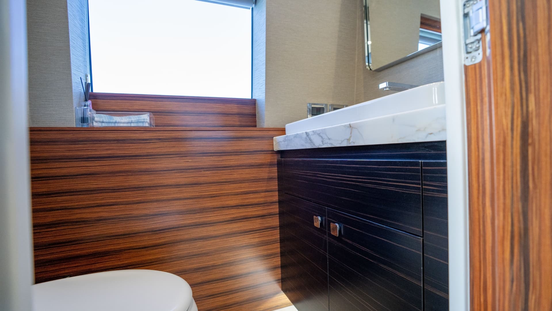 2021 Hatteras M75 Panacera