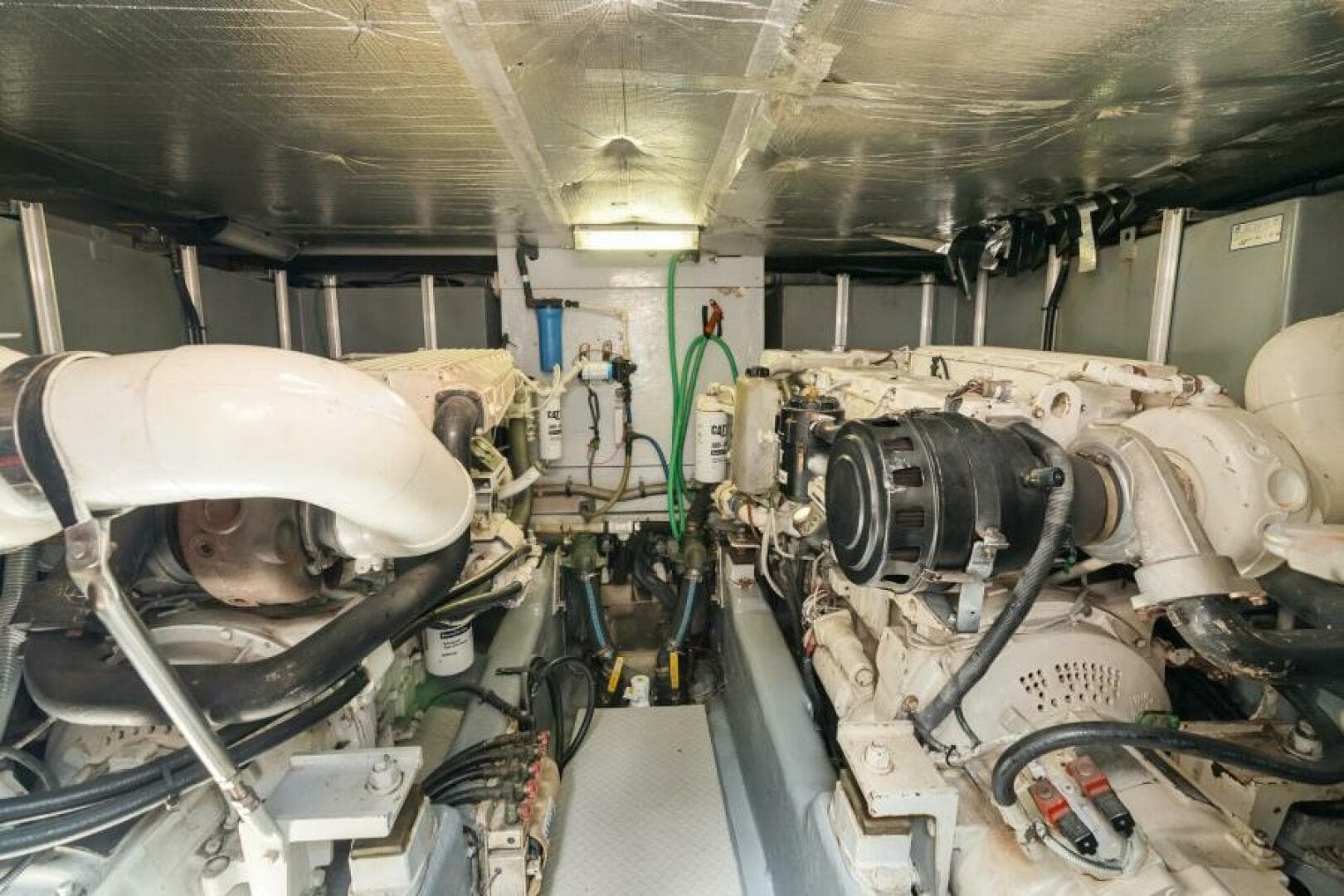 2001 Sea Ray 540 Cockpit Motor Yacht