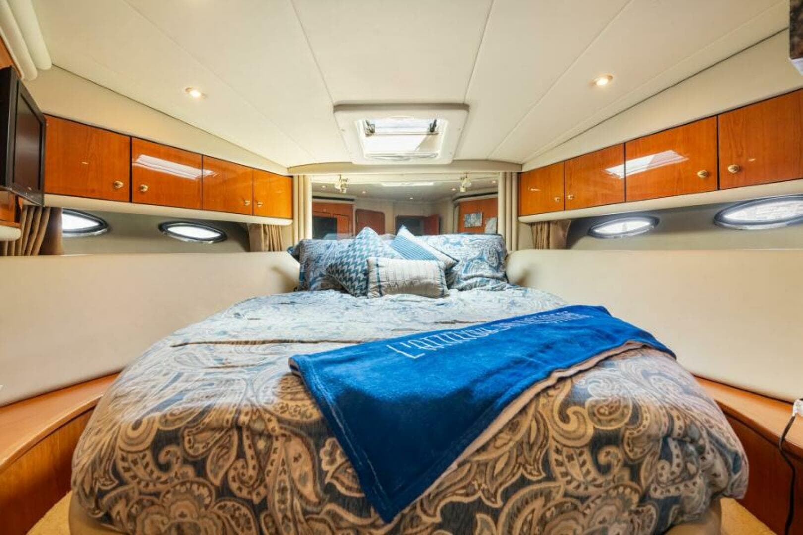 2001 Sea Ray 540 Cockpit Motor Yacht