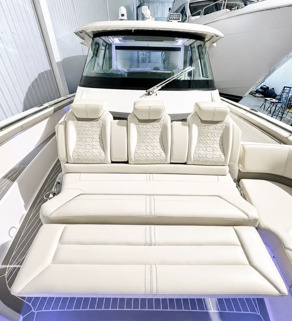 2023 Tiara Yachts 48 LS