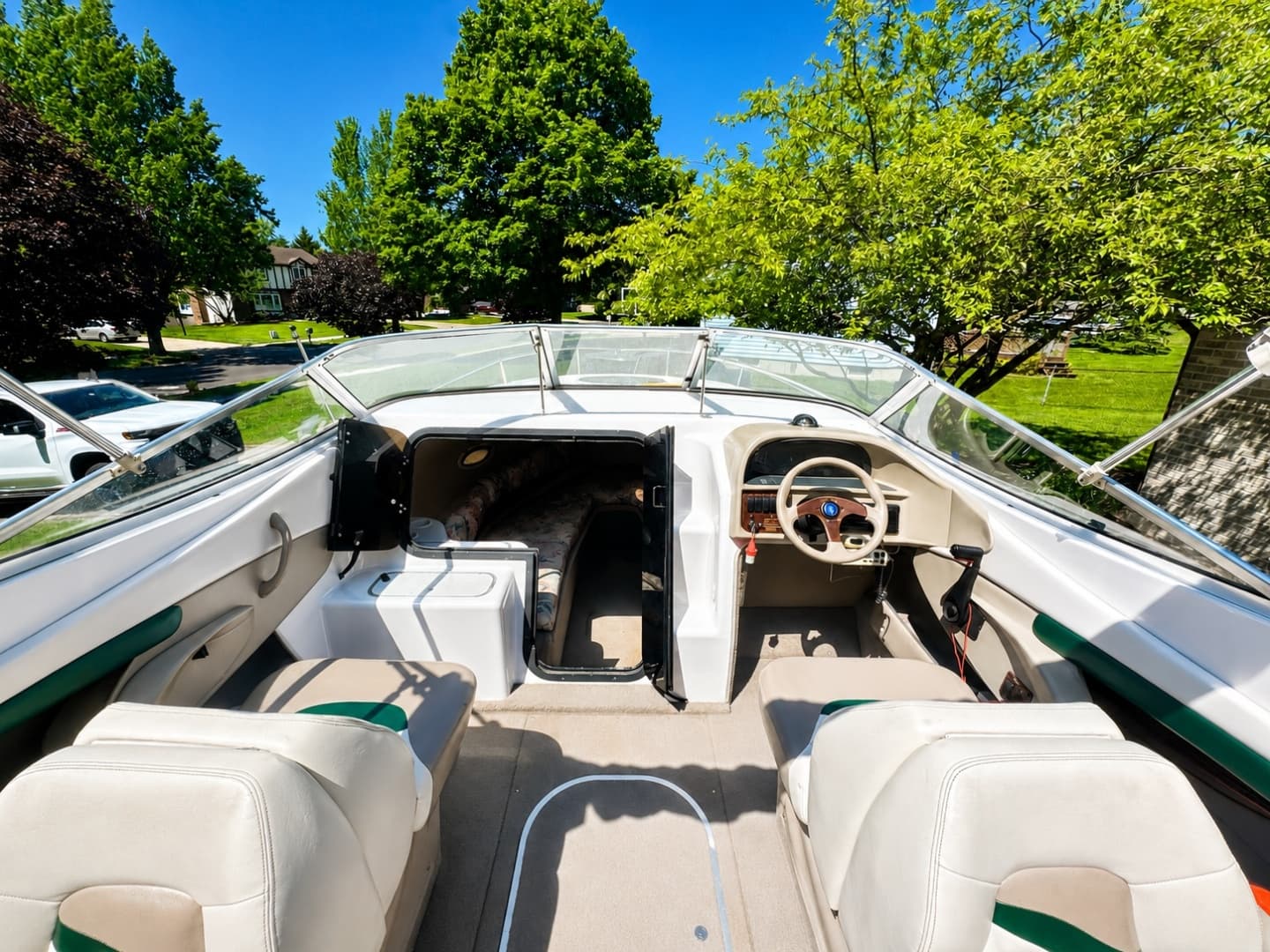 1996 Four Winns 245 SunDowner