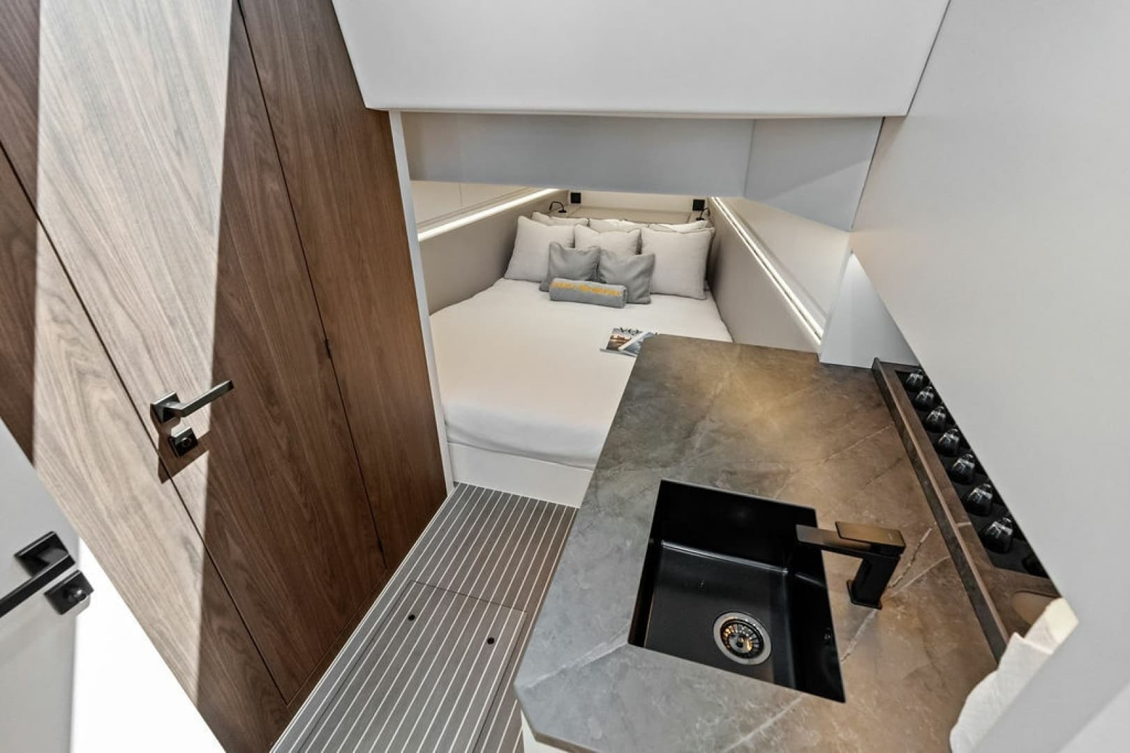 2024 Vanquish Yachts VQ55