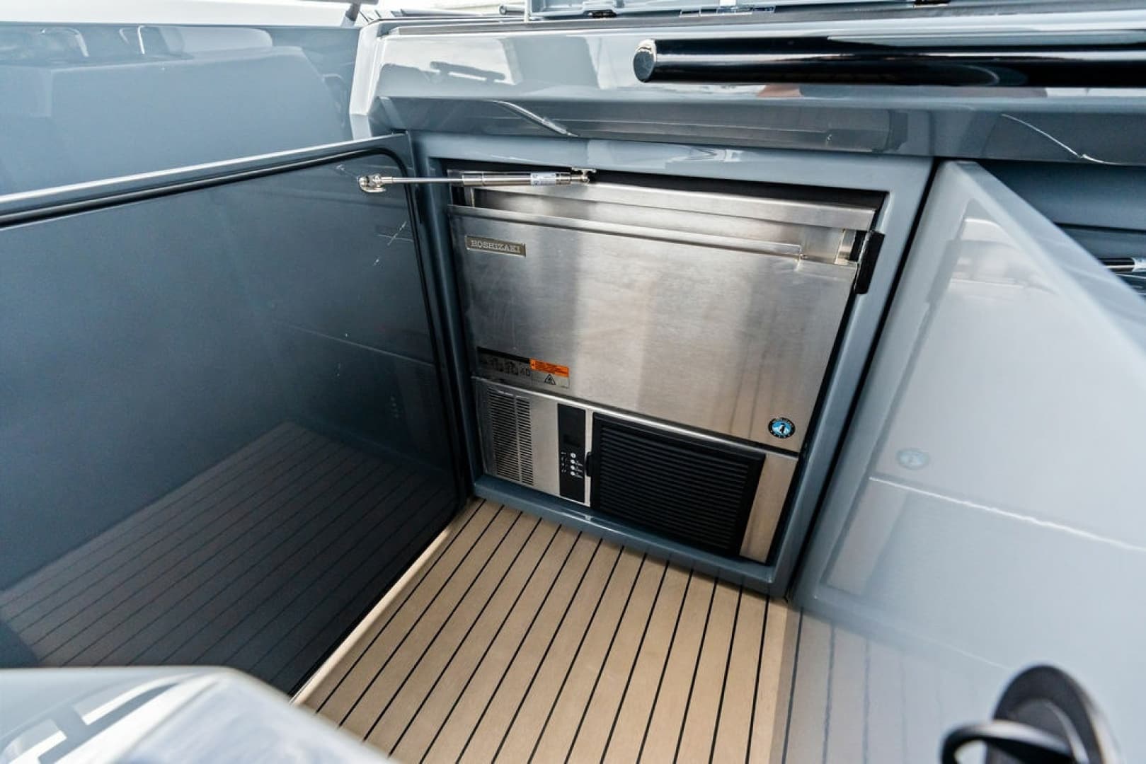 2024 Vanquish Yachts VQ55