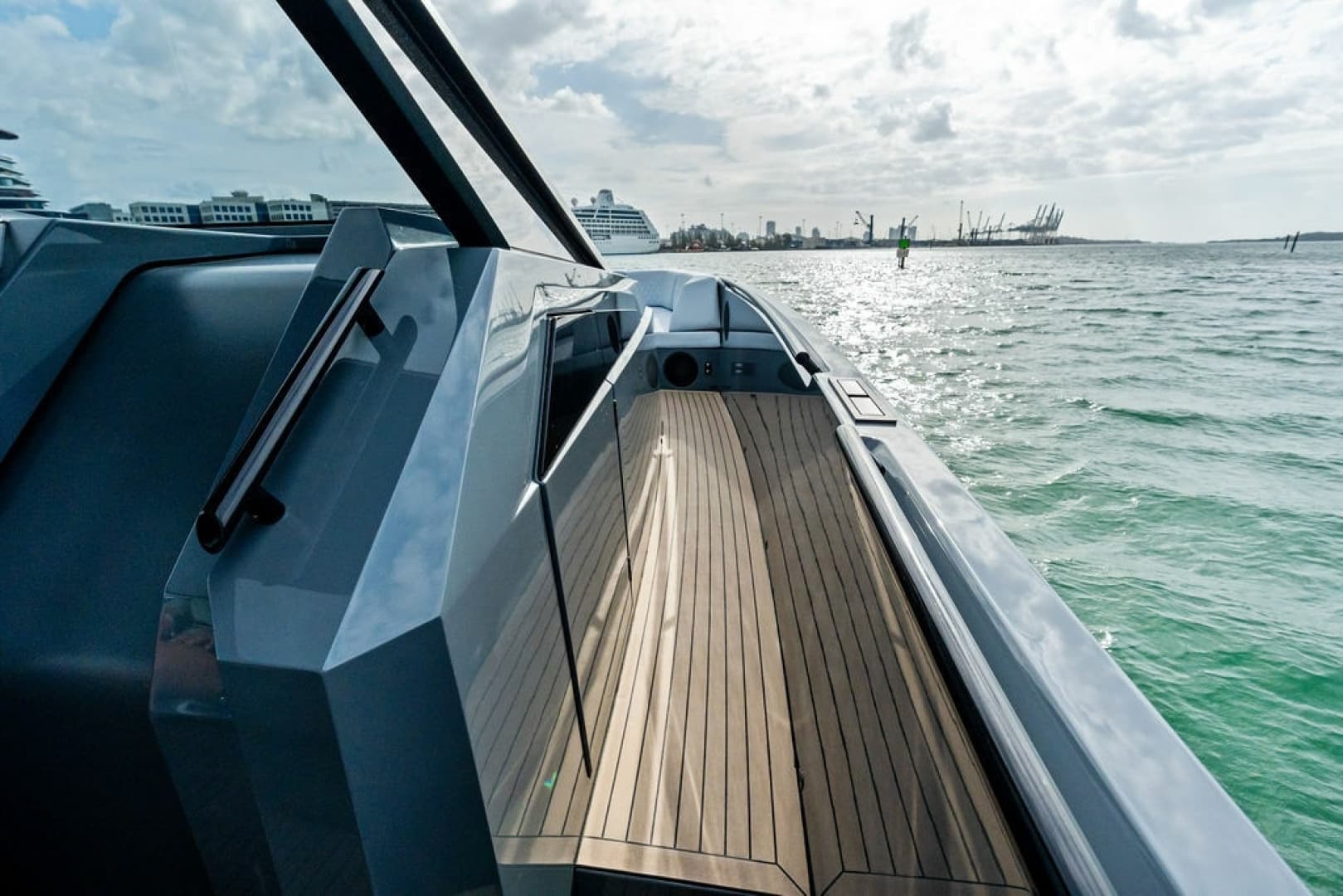2024 Vanquish Yachts VQ55