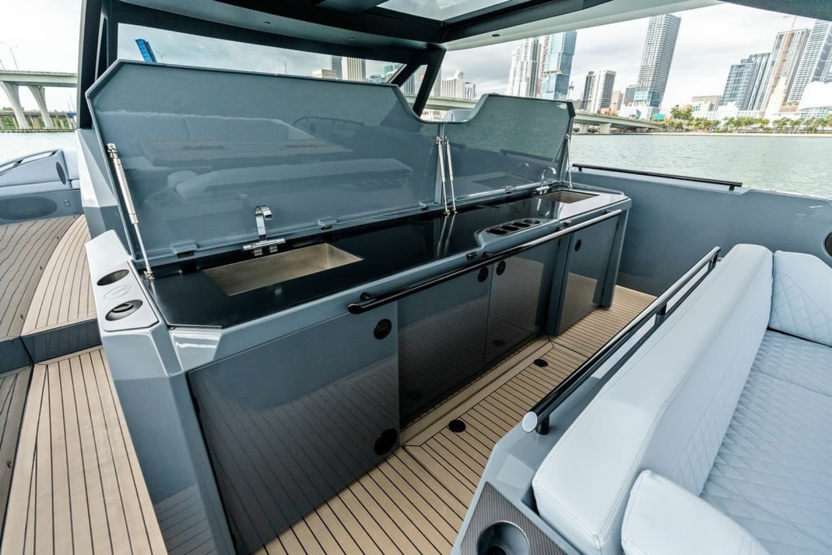 2024 Vanquish Yachts VQ55