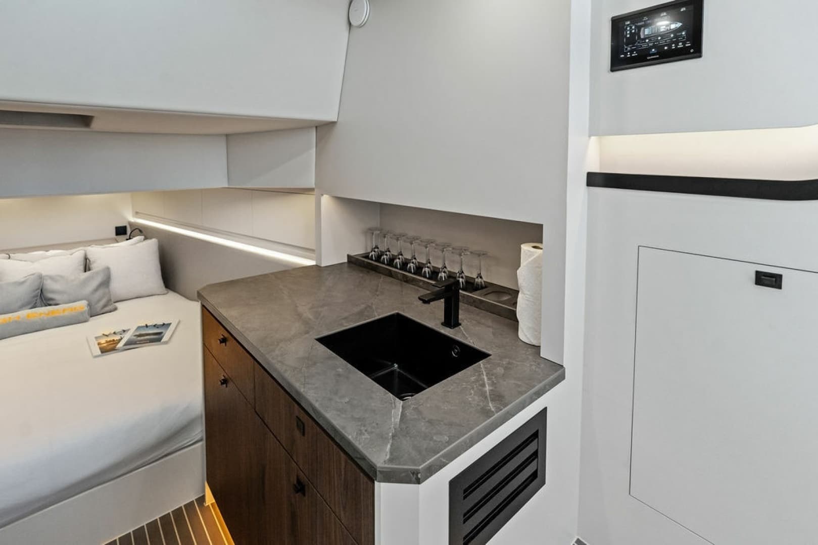 2024 Vanquish Yachts VQ55