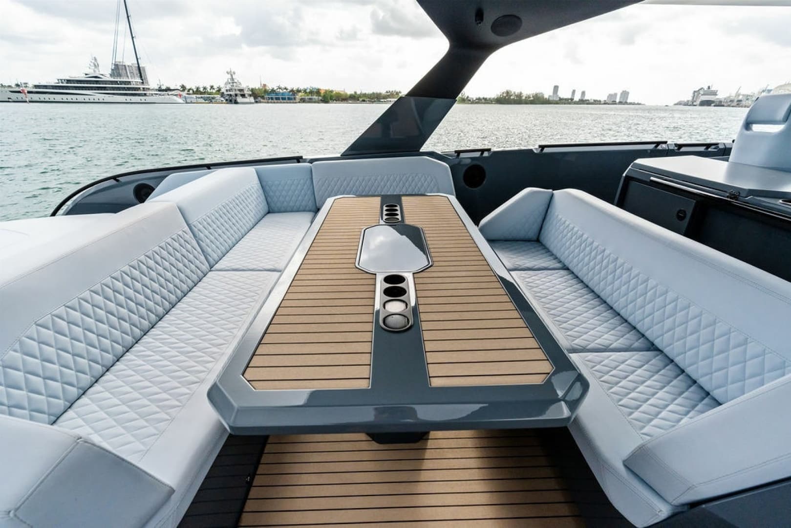 2024 Vanquish Yachts VQ55