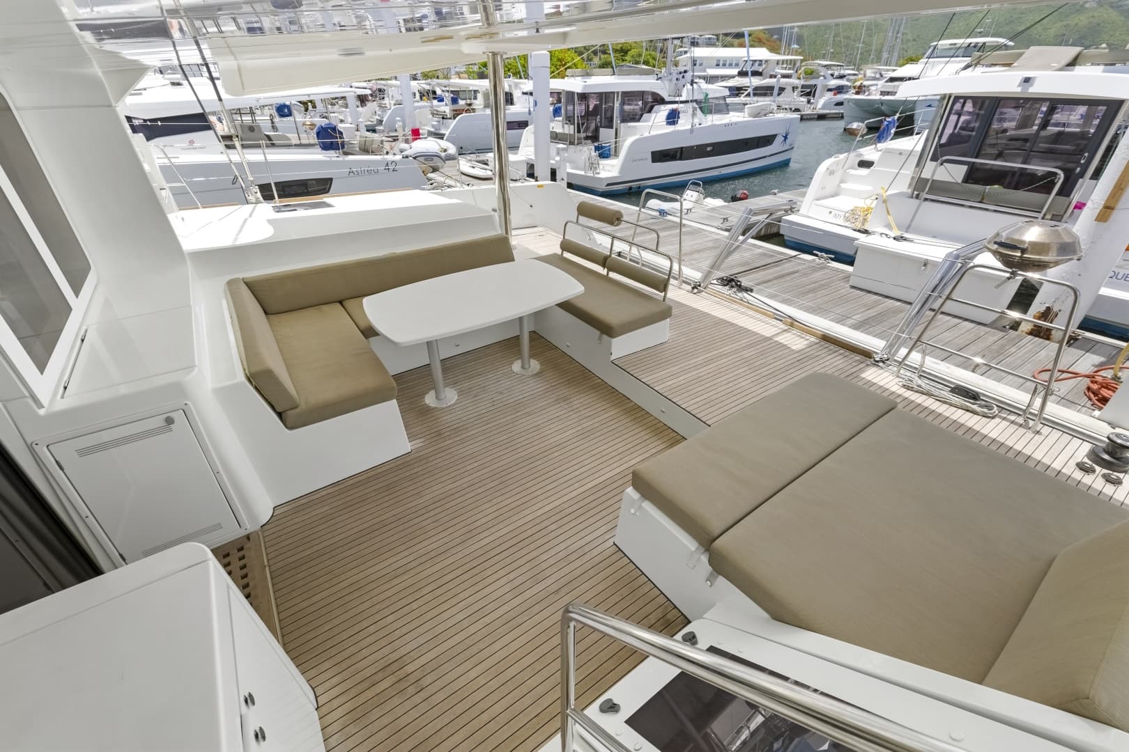 2022 Lagoon 52F