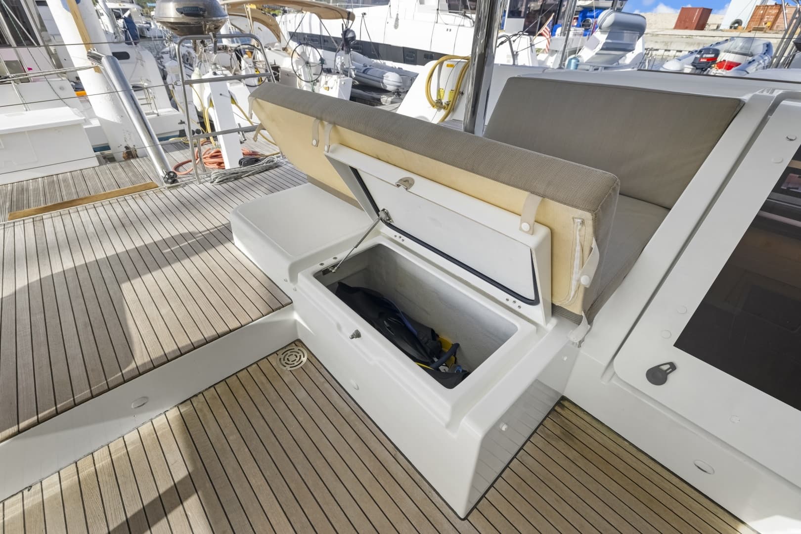 2022 Lagoon 52F