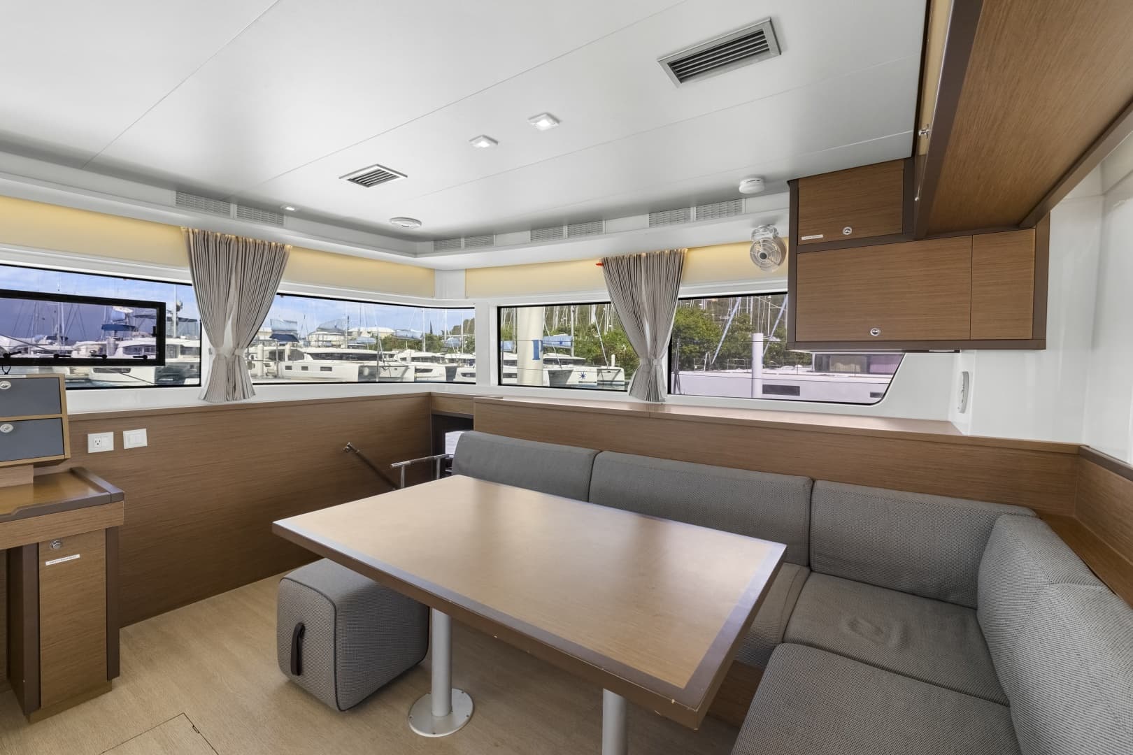2022 Lagoon 52F