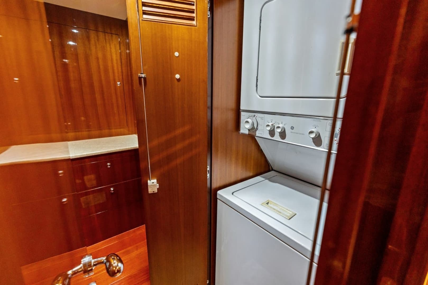 2005 Horizon 82