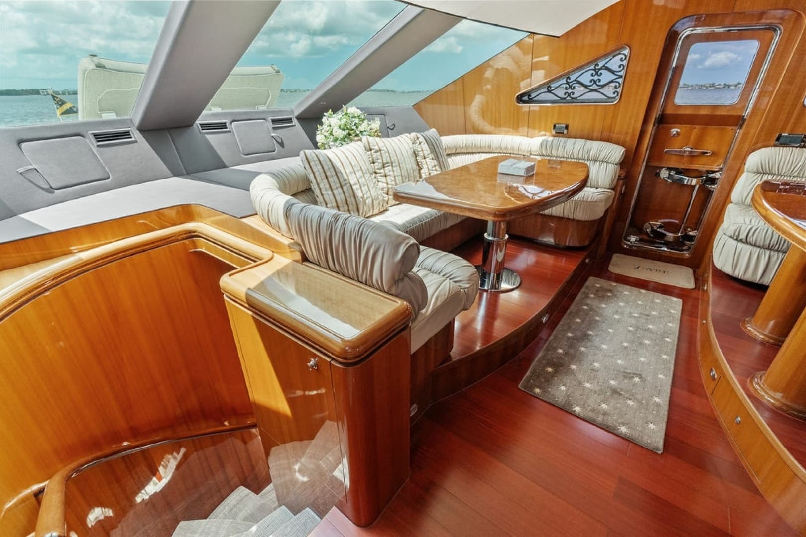 2005 Horizon 82