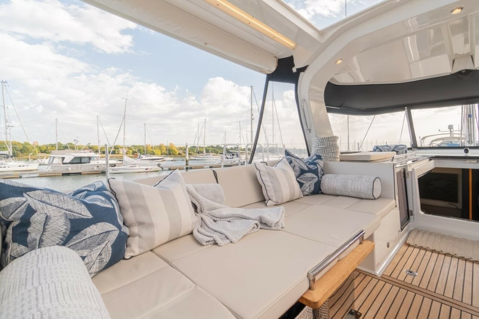 2020 Beneteau Oceanis Yacht 62