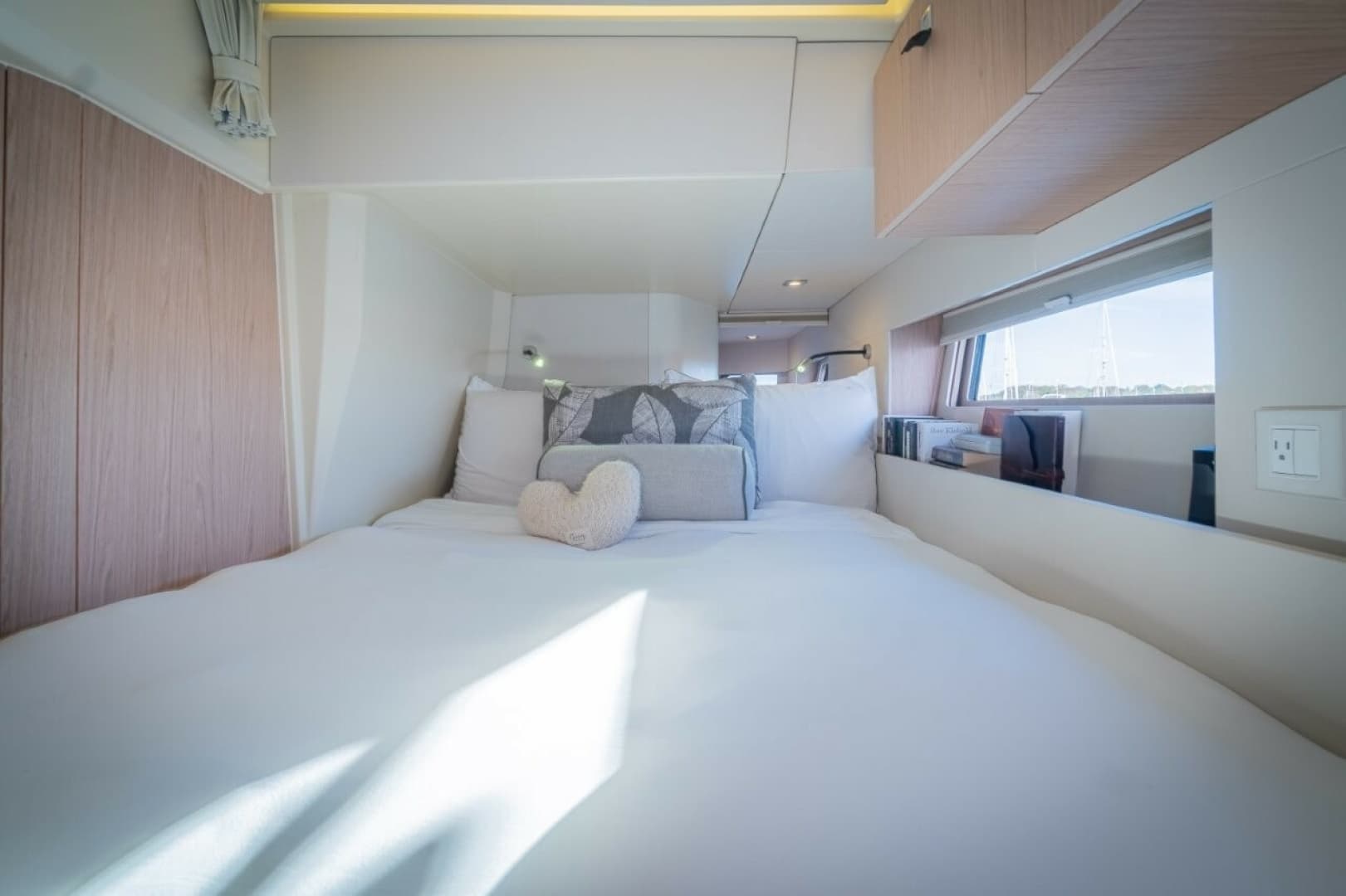 2020 Beneteau Oceanis Yacht 62