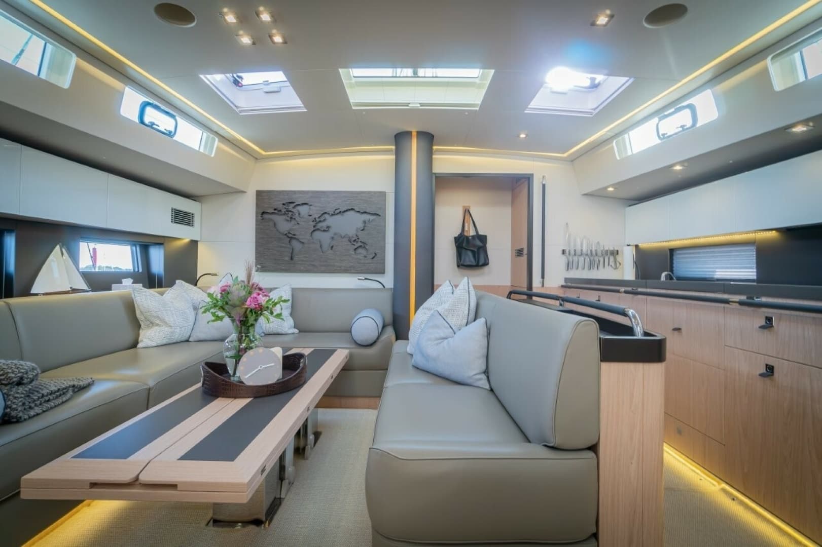 2020 Beneteau Oceanis Yacht 62