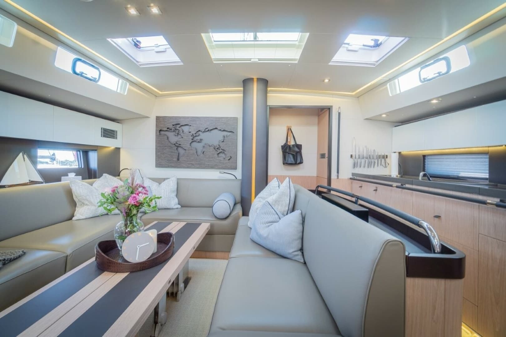 2020 Beneteau Oceanis Yacht 62