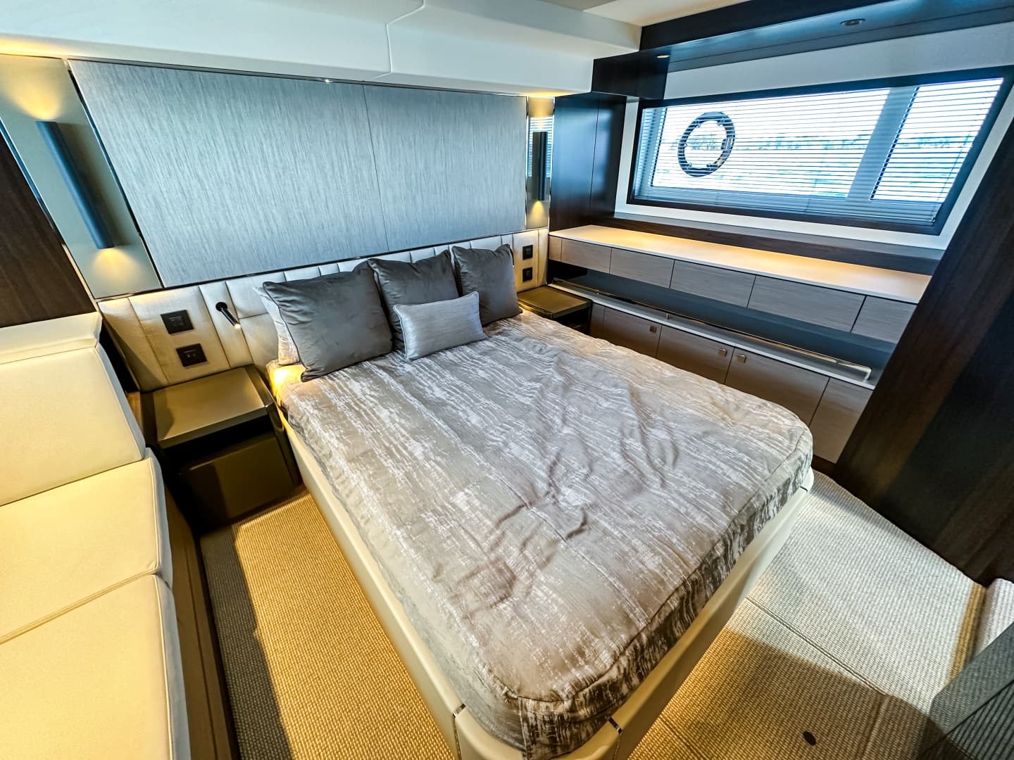 2024 Sunseeker 55 Manhattan