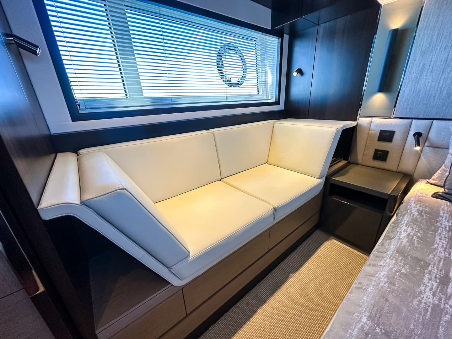 2024 Sunseeker 55 Manhattan