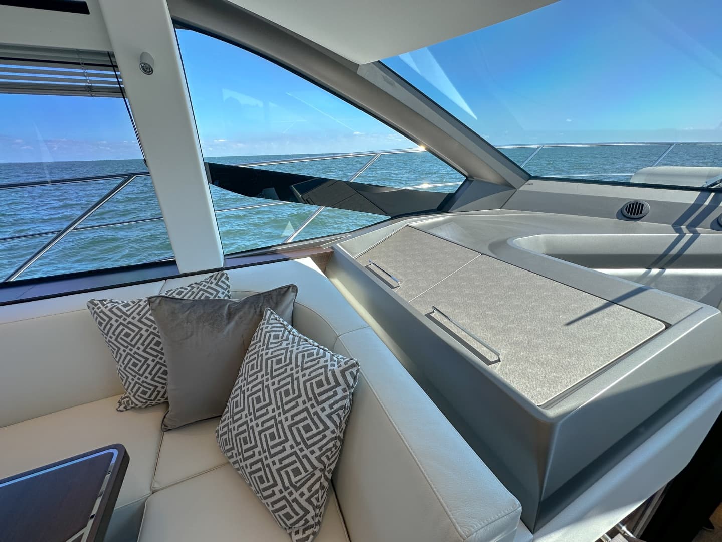 2024 Sunseeker 55 Manhattan