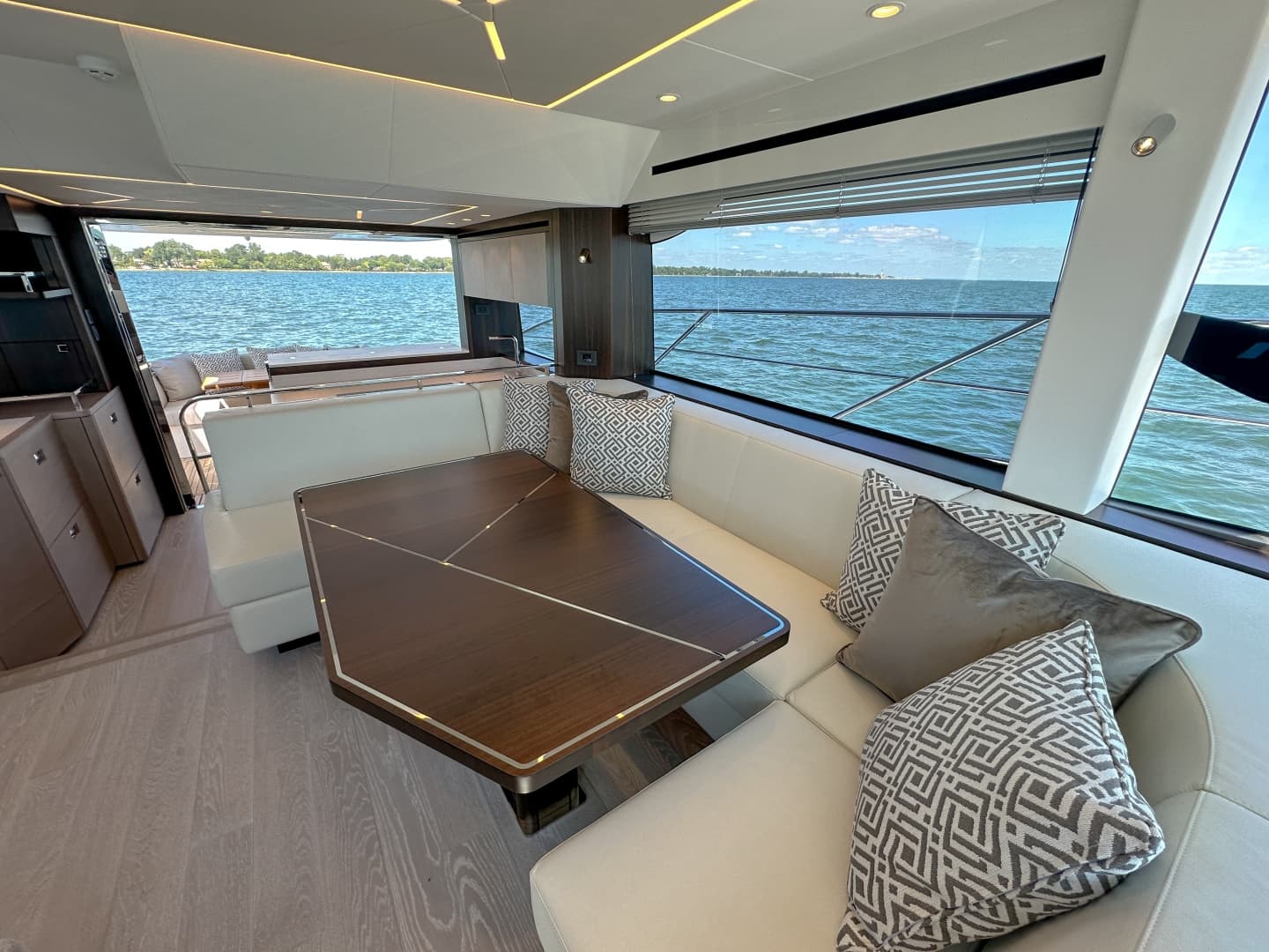 2024 Sunseeker 55 Manhattan