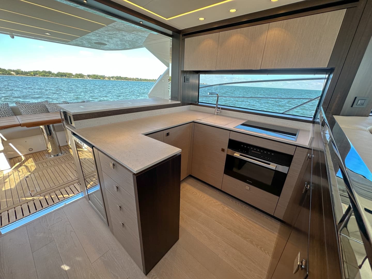 2024 Sunseeker 55 Manhattan