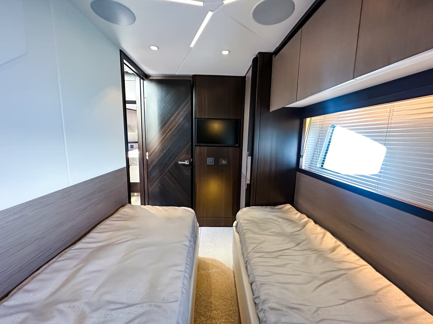 2024 Sunseeker 55 Manhattan